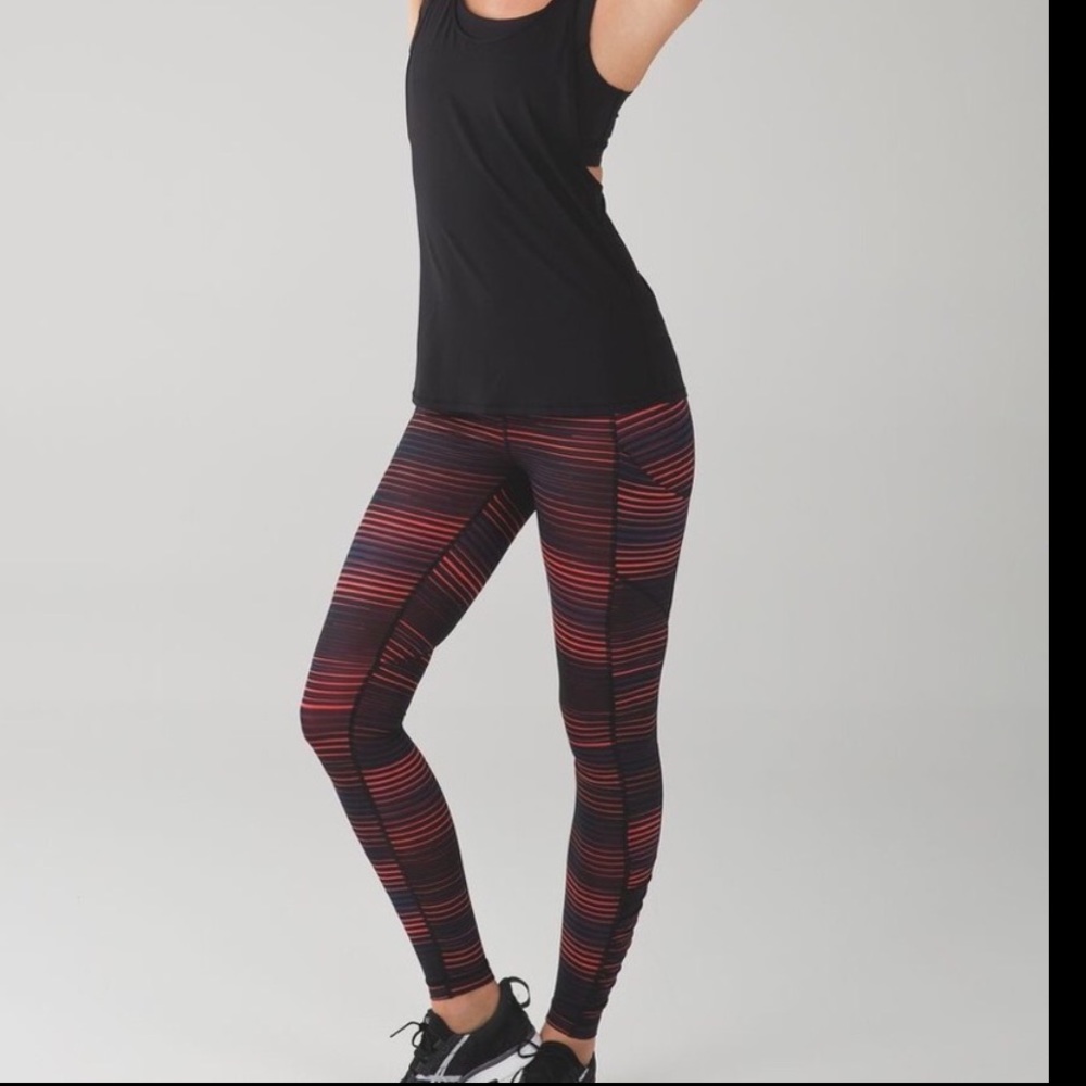 Lululemon Speed Tight IV
Twisted Dune Alarming